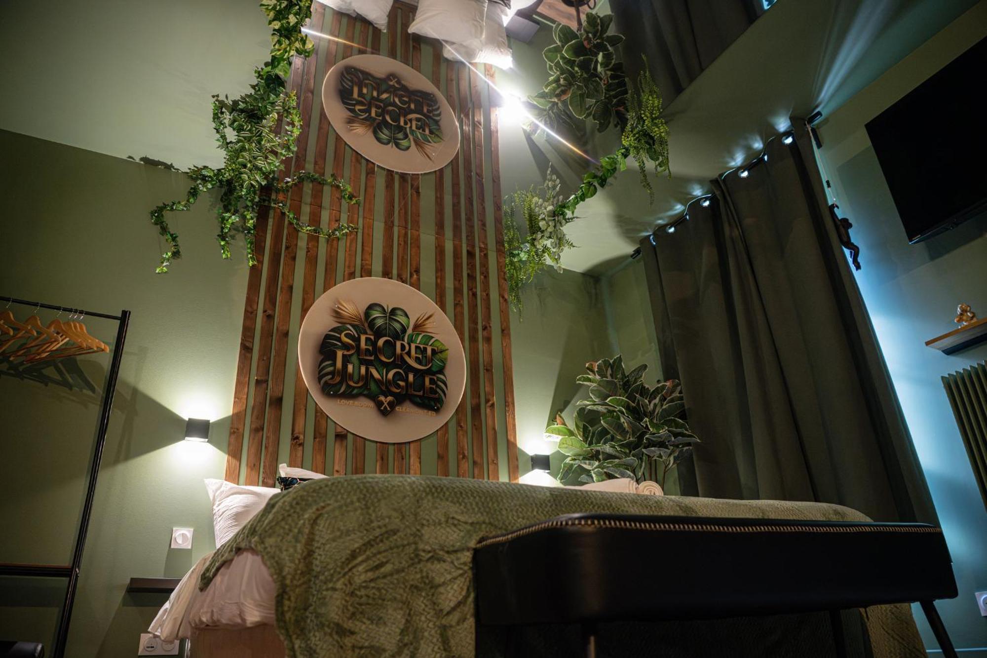 Secret Jungle - Love Room By Prim0 C0Nciergerie Royat Exterior photo